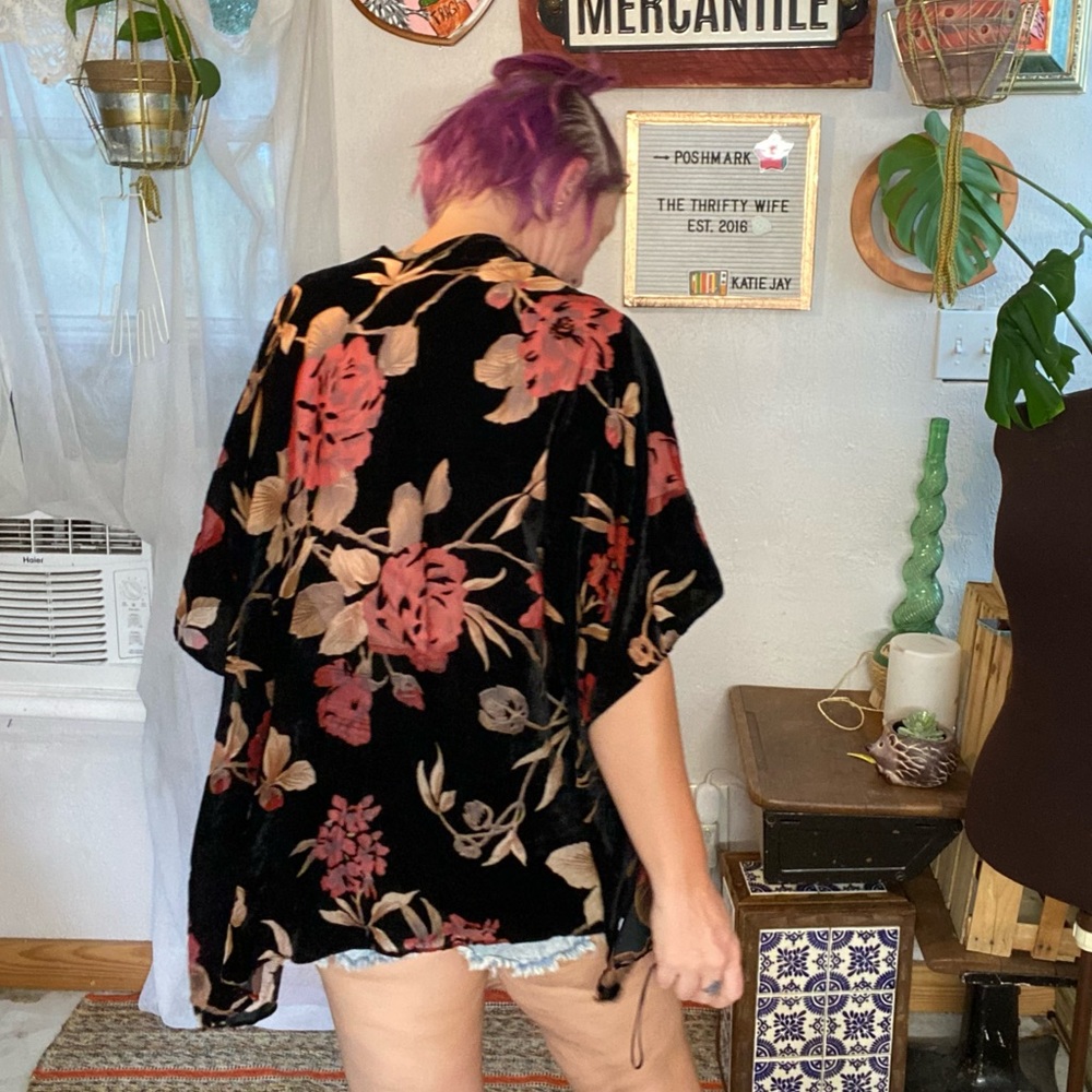 Vintage Black & Red Floral Flowy Bohemian Hippie Kimono One Size - Picture 16 of 16